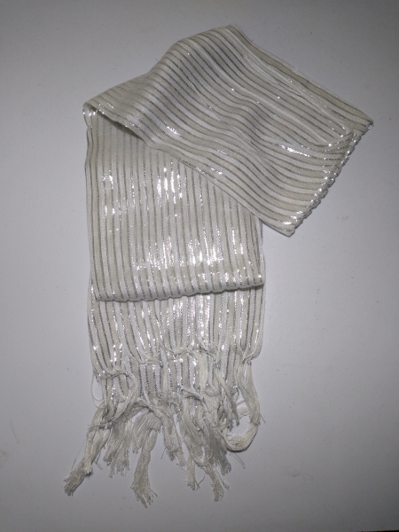 blanca-líneas-plateadas